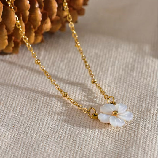 NECKLACE FLOWER WHITE